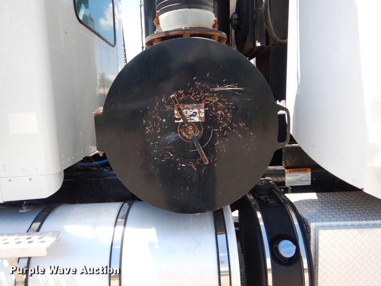 image for item GM9097 2013 Kenworth T800  vacuum truck