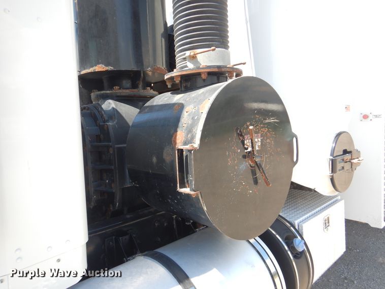 image for item GM9097 2013 Kenworth T800  vacuum truck