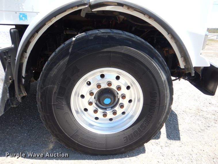 image for item GM9097 2013 Kenworth T800  vacuum truck