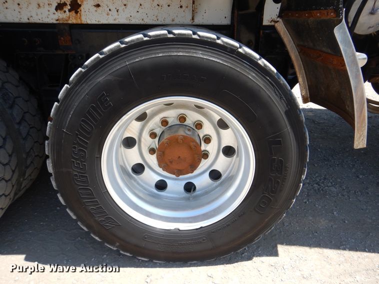 image for item GM9097 2013 Kenworth T800  vacuum truck