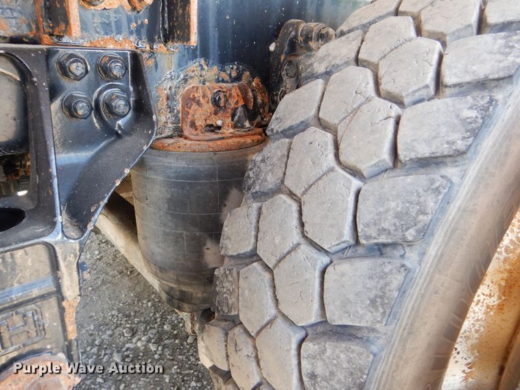 image for item GM9097 2013 Kenworth T800  vacuum truck