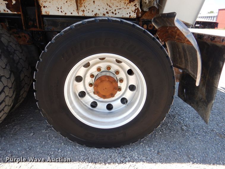 image for item GM9097 2013 Kenworth T800  vacuum truck