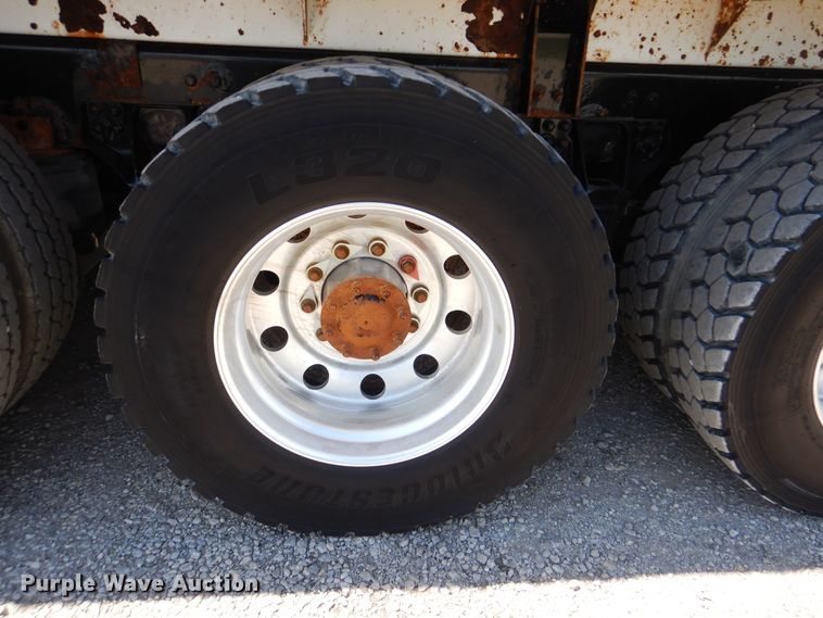 image for item GM9097 2013 Kenworth T800  vacuum truck