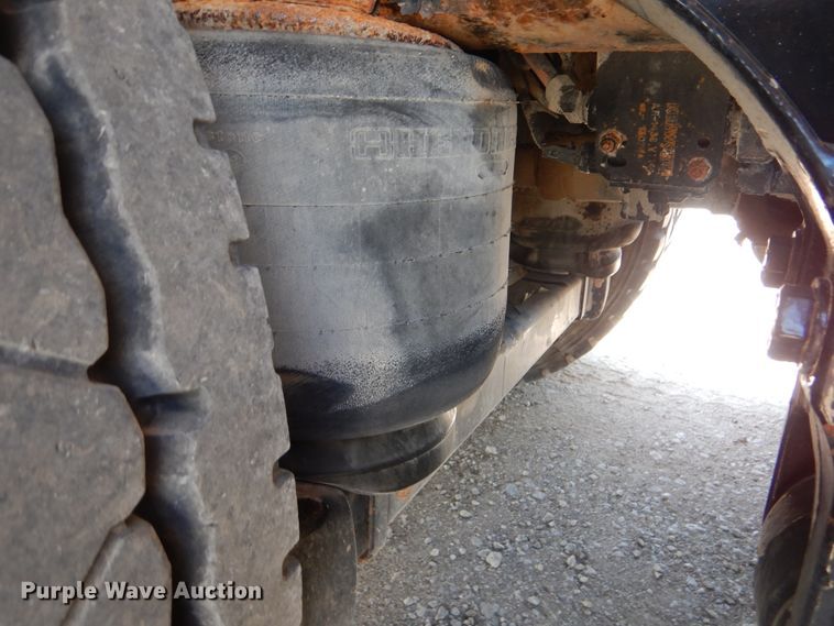 image for item GM9097 2013 Kenworth T800  vacuum truck