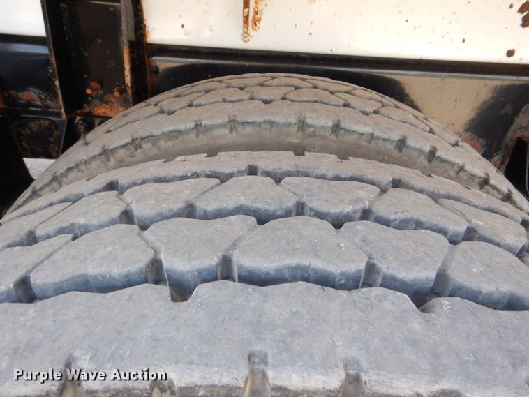 image for item GM9097 2013 Kenworth T800  vacuum truck