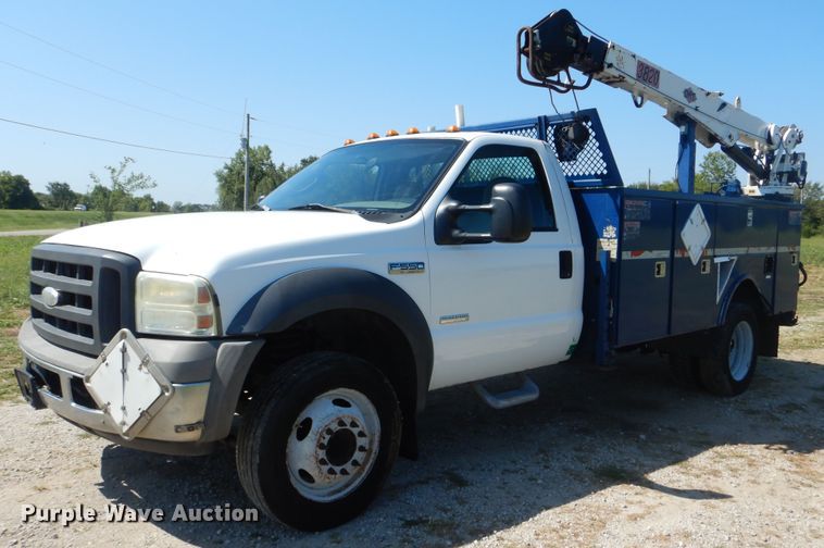 image for item GM9147 2005 Ford F550 Super Duty XL  utility truck with crane