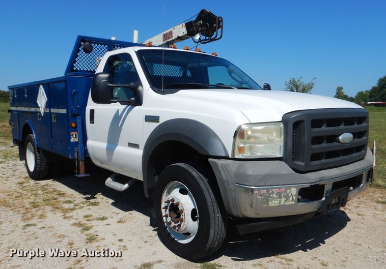 image for item GM9147 2005 Ford F550 Super Duty XL  utility truck with crane