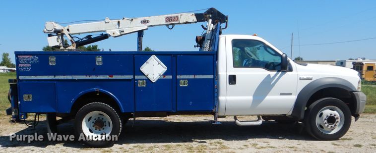 image for item GM9147 2005 Ford F550 Super Duty XL  utility truck with crane