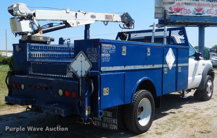 image for item GM9147 2005 Ford F550 Super Duty XL  utility truck with crane