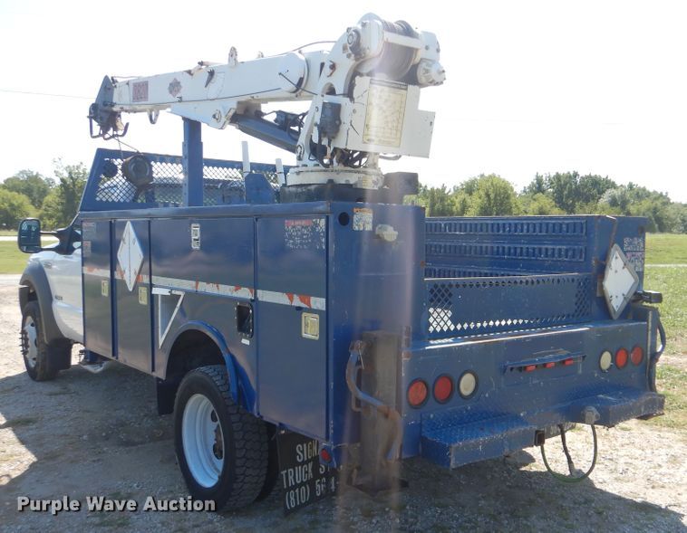image for item GM9147 2005 Ford F550 Super Duty XL  utility truck with crane