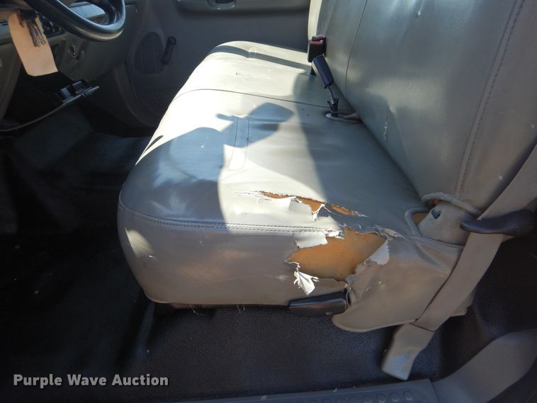 image for item GM9147 2005 Ford F550 Super Duty XL  utility truck with crane