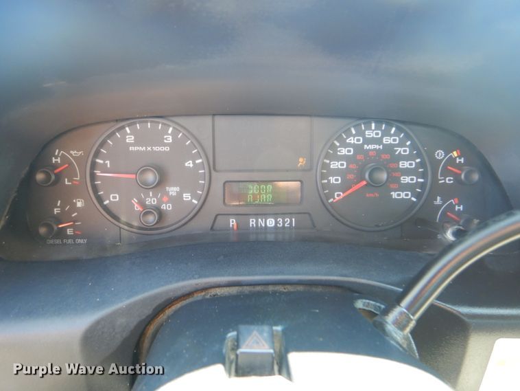 image for item GM9147 2005 Ford F550 Super Duty XL  utility truck with crane