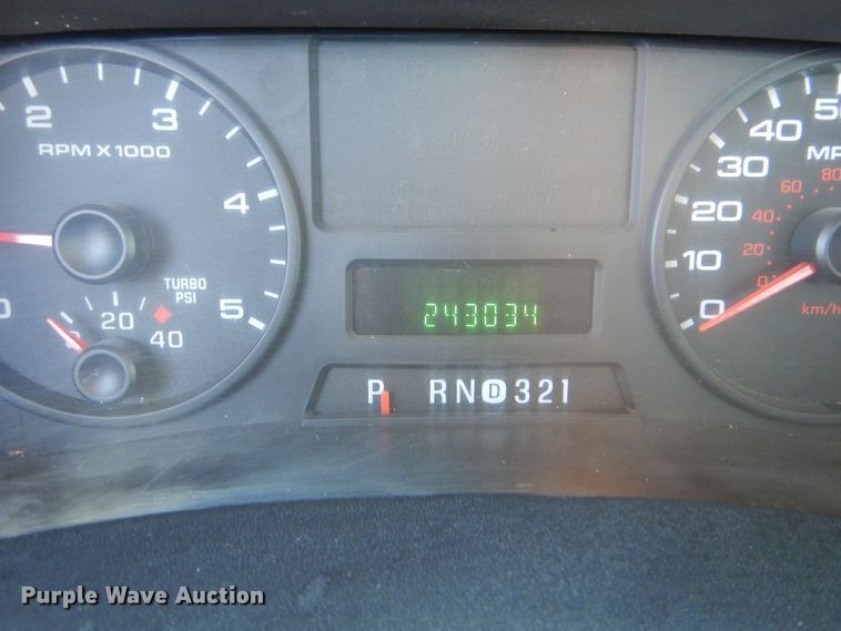 image for item GM9147 2005 Ford F550 Super Duty XL  utility truck with crane