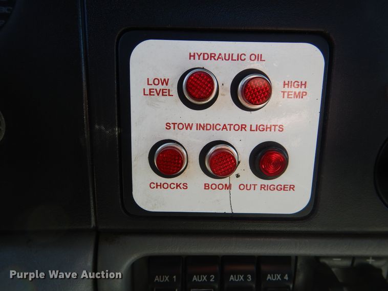 image for item GM9147 2005 Ford F550 Super Duty XL  utility truck with crane