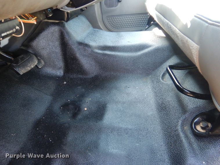 image for item GM9147 2005 Ford F550 Super Duty XL  utility truck with crane