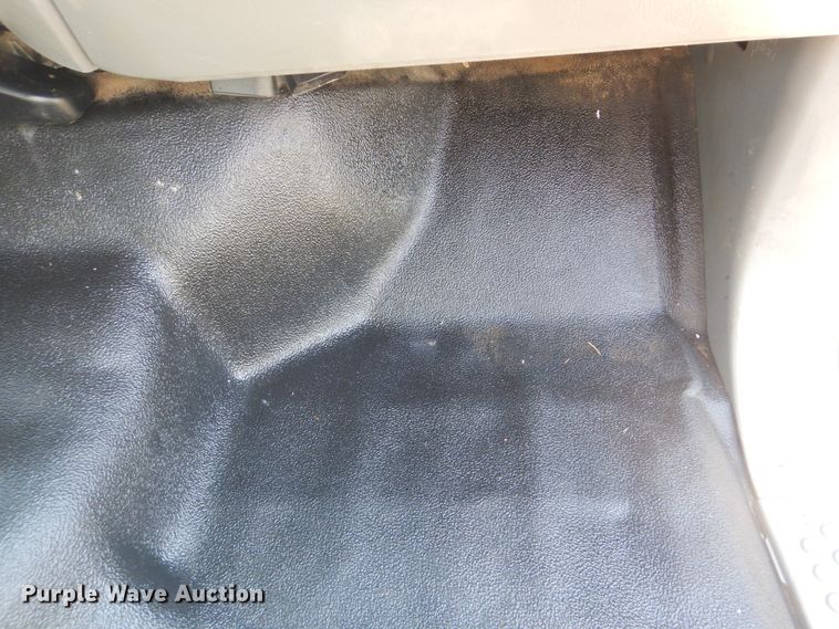 image for item GM9147 2005 Ford F550 Super Duty XL  utility truck with crane