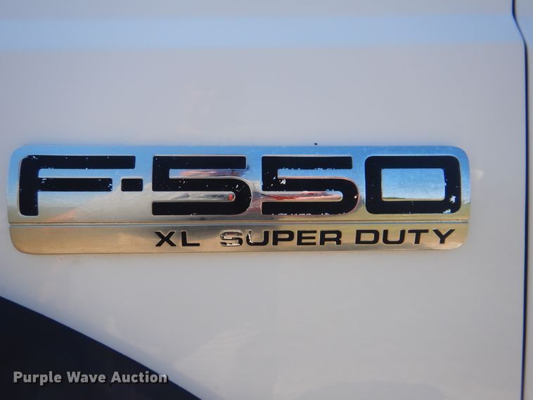 image for item GM9147 2005 Ford F550 Super Duty XL  utility truck with crane