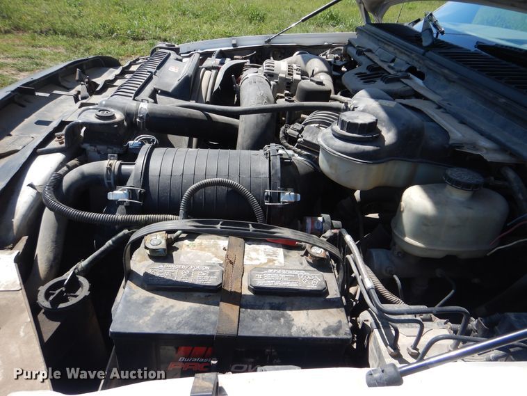 image for item GM9147 2005 Ford F550 Super Duty XL  utility truck with crane