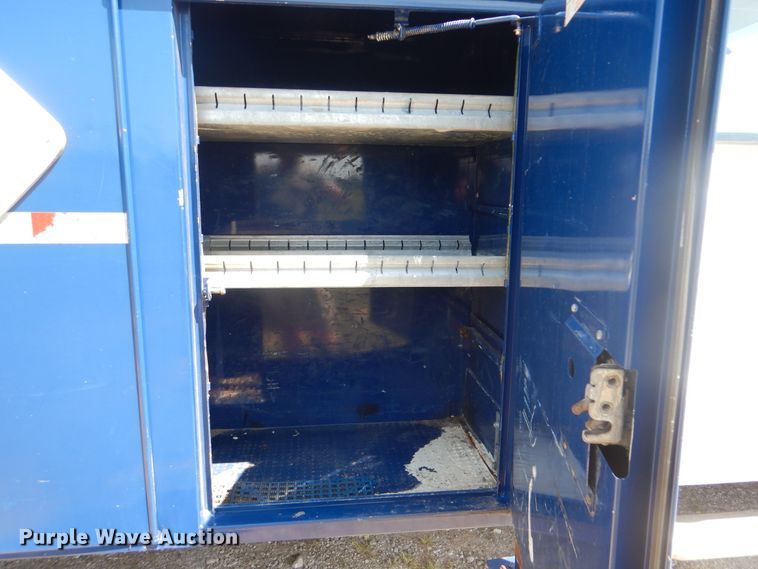 image for item GM9147 2005 Ford F550 Super Duty XL  utility truck with crane