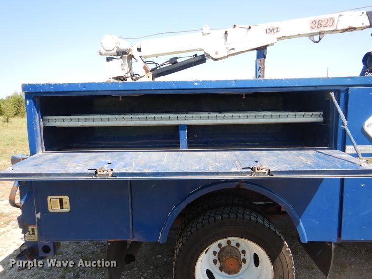 image for item GM9147 2005 Ford F550 Super Duty XL  utility truck with crane