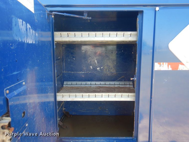 image for item GM9147 2005 Ford F550 Super Duty XL  utility truck with crane