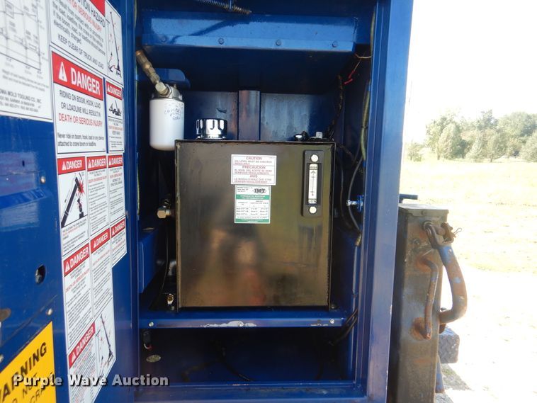 image for item GM9147 2005 Ford F550 Super Duty XL  utility truck with crane