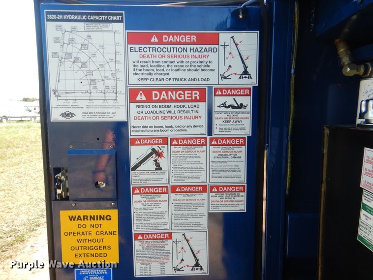 image for item GM9147 2005 Ford F550 Super Duty XL  utility truck with crane