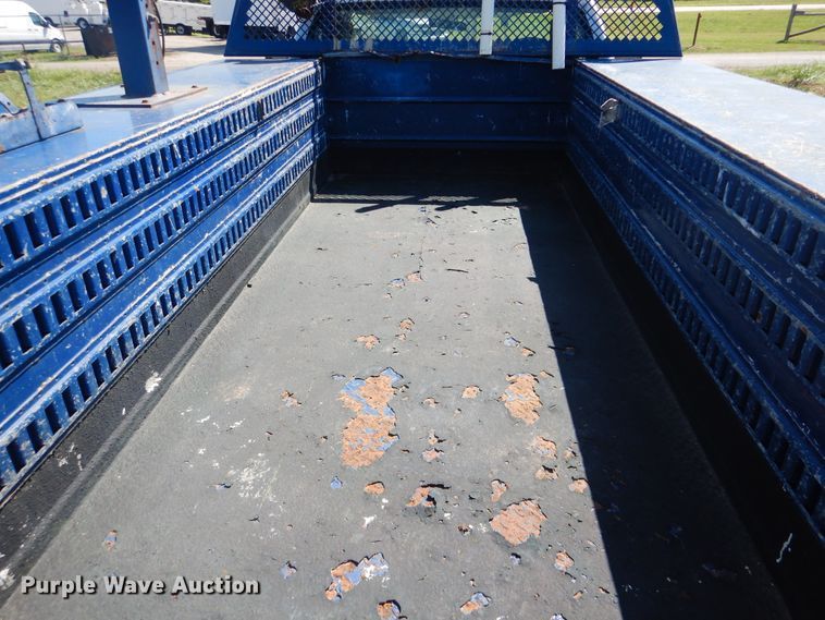 image for item GM9147 2005 Ford F550 Super Duty XL  utility truck with crane