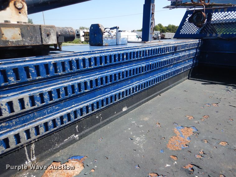 image for item GM9147 2005 Ford F550 Super Duty XL  utility truck with crane