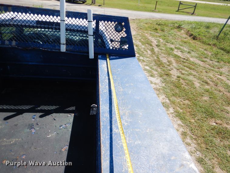 image for item GM9147 2005 Ford F550 Super Duty XL  utility truck with crane