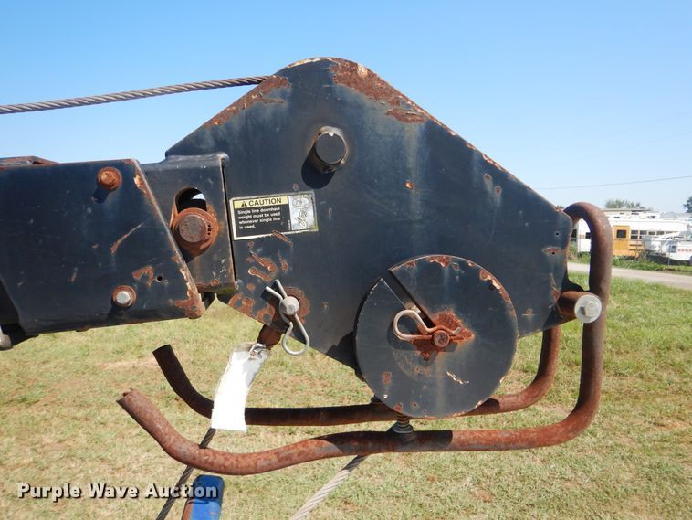 image for item GM9147 2005 Ford F550 Super Duty XL  utility truck with crane