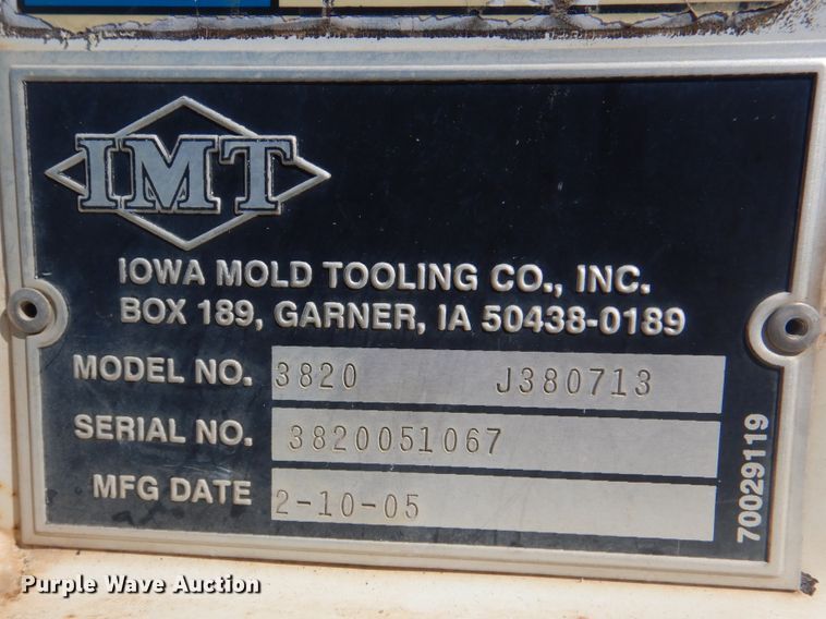 image for item GM9147 2005 Ford F550 Super Duty XL  utility truck with crane