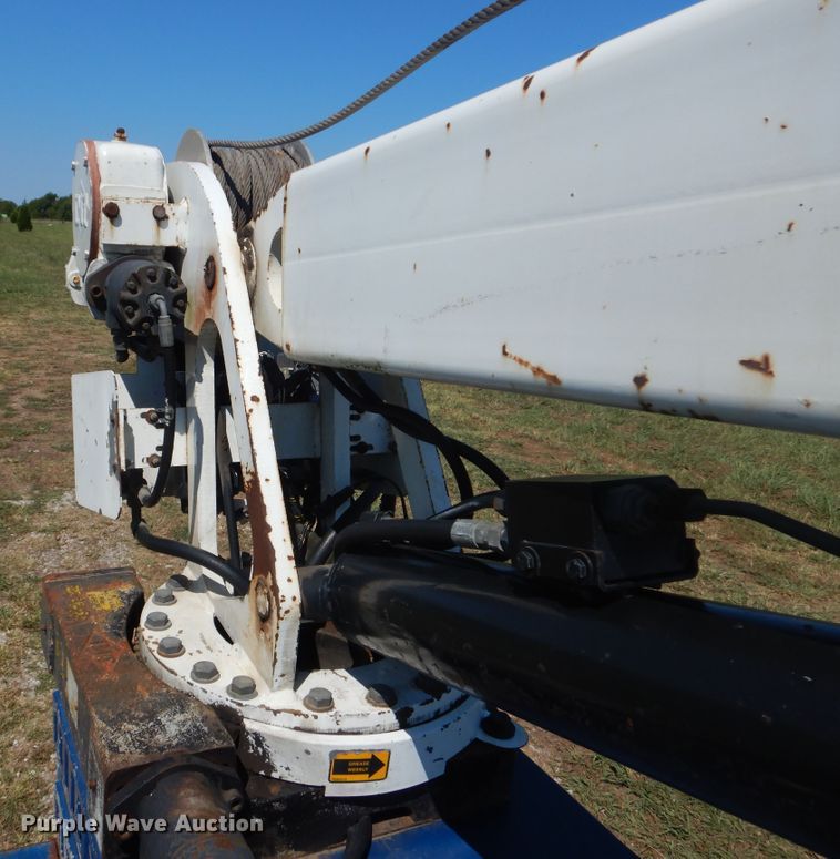 image for item GM9147 2005 Ford F550 Super Duty XL  utility truck with crane