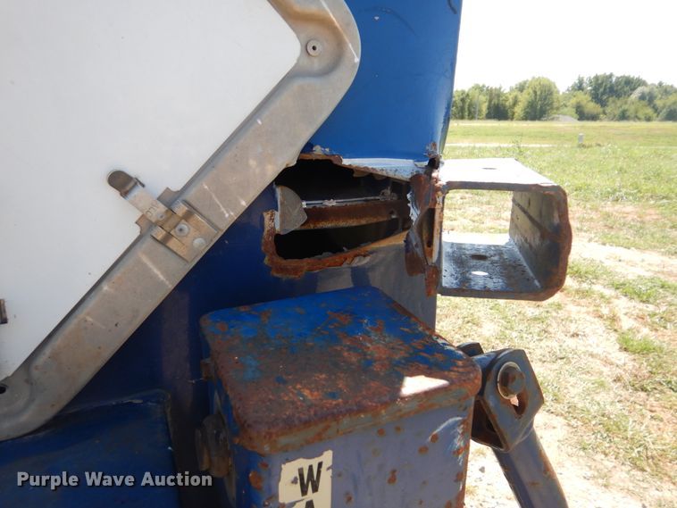 image for item GM9147 2005 Ford F550 Super Duty XL  utility truck with crane