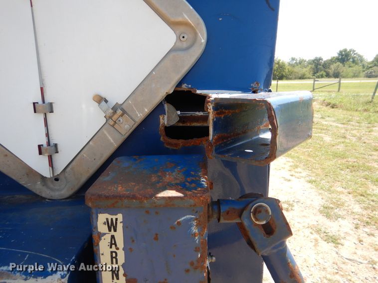 image for item GM9147 2005 Ford F550 Super Duty XL  utility truck with crane