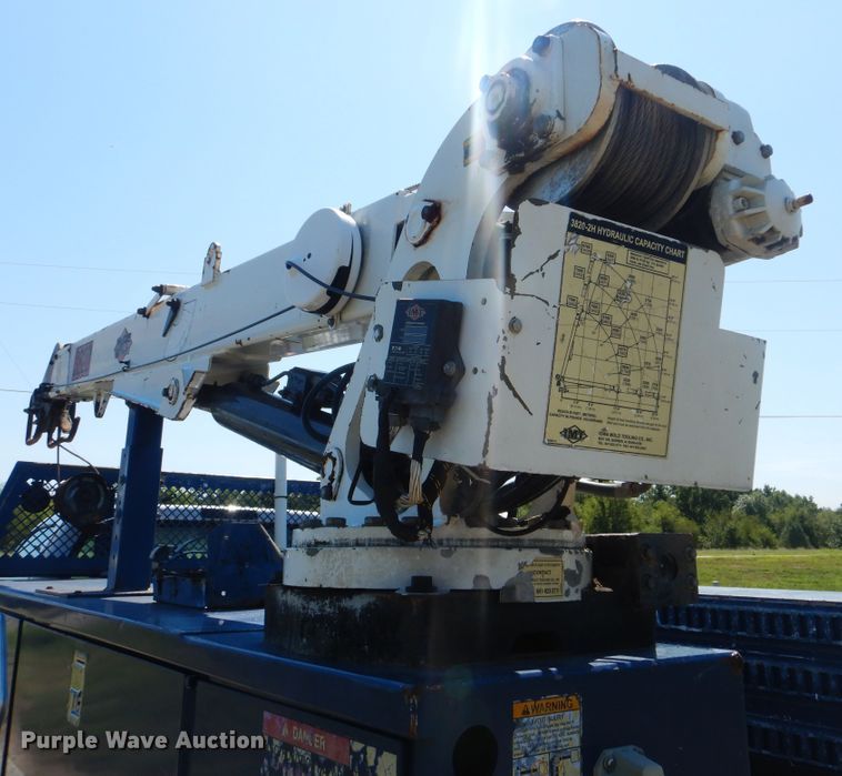 image for item GM9147 2005 Ford F550 Super Duty XL  utility truck with crane