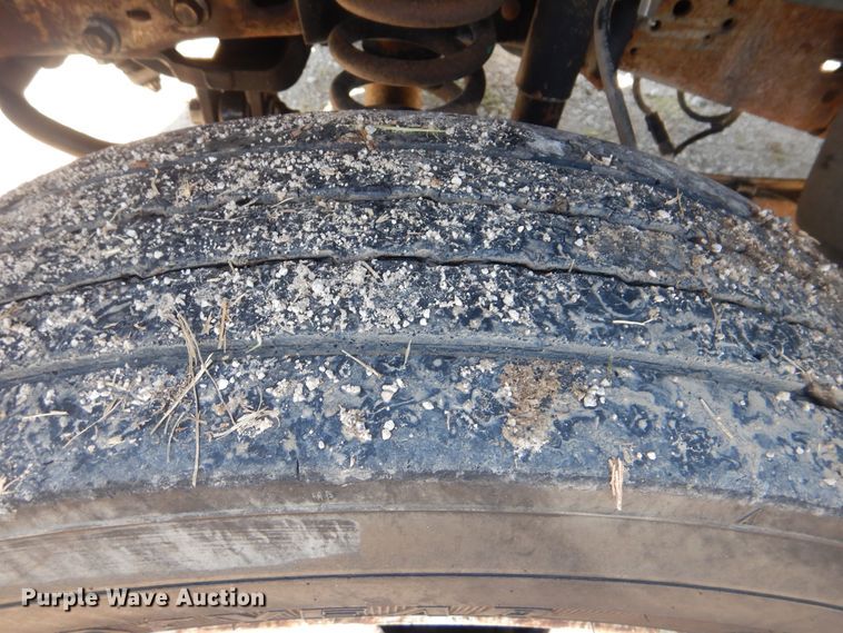 image for item GM9147 2005 Ford F550 Super Duty XL  utility truck with crane