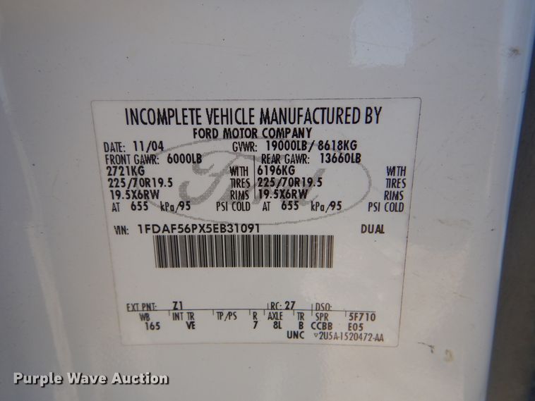 image for item GM9147 2005 Ford F550 Super Duty XL  utility truck with crane