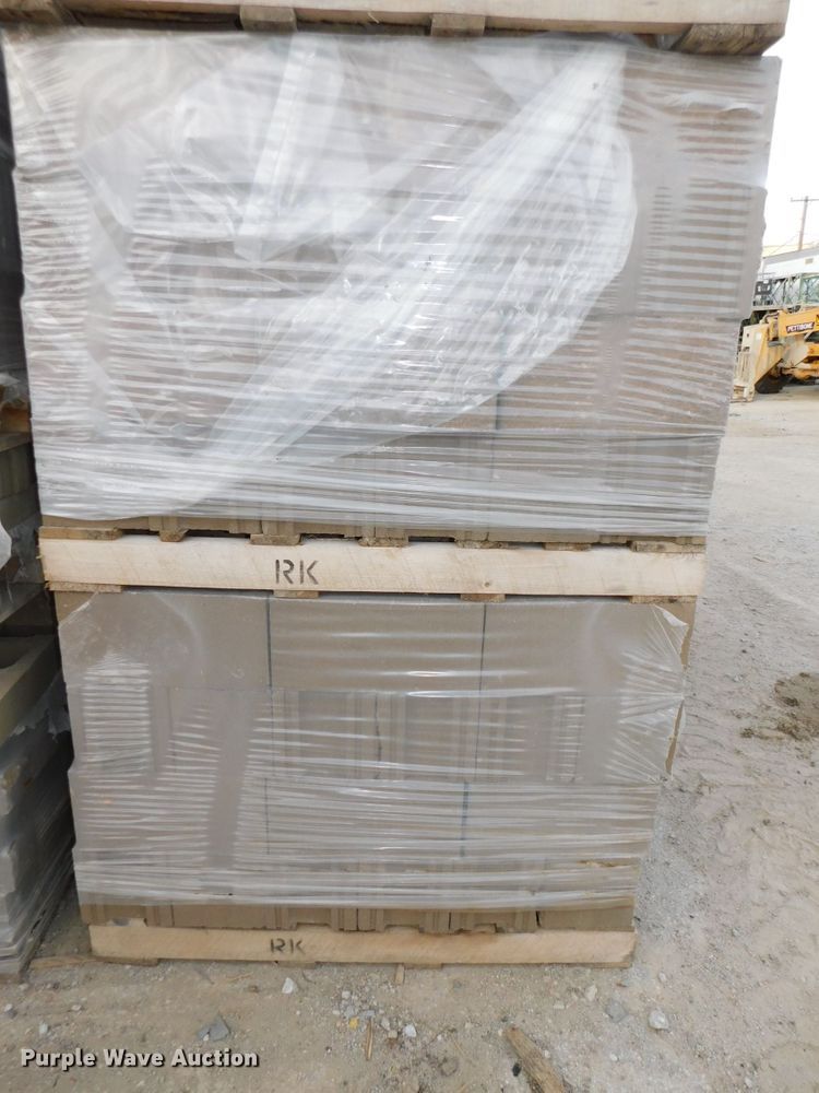 image for item GQ9915 (690) rock face block