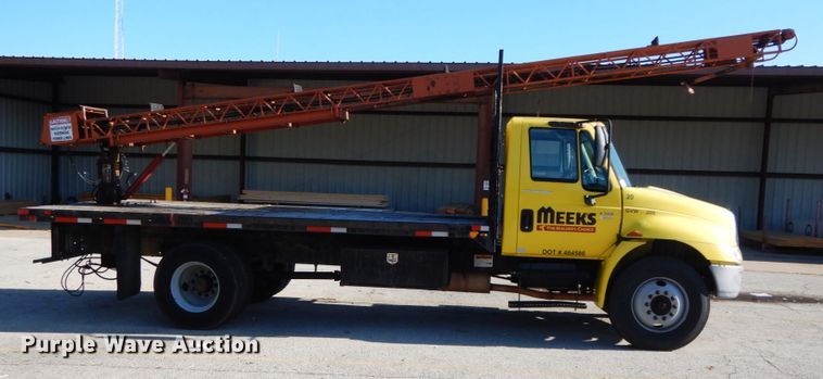 image for item HP9105 2004 International 4300  flatbed truck with conveyor