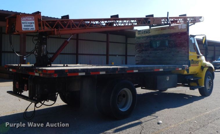 image for item HP9105 2004 International 4300  flatbed truck with conveyor