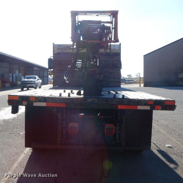 image for item HP9105 2004 International 4300  flatbed truck with conveyor