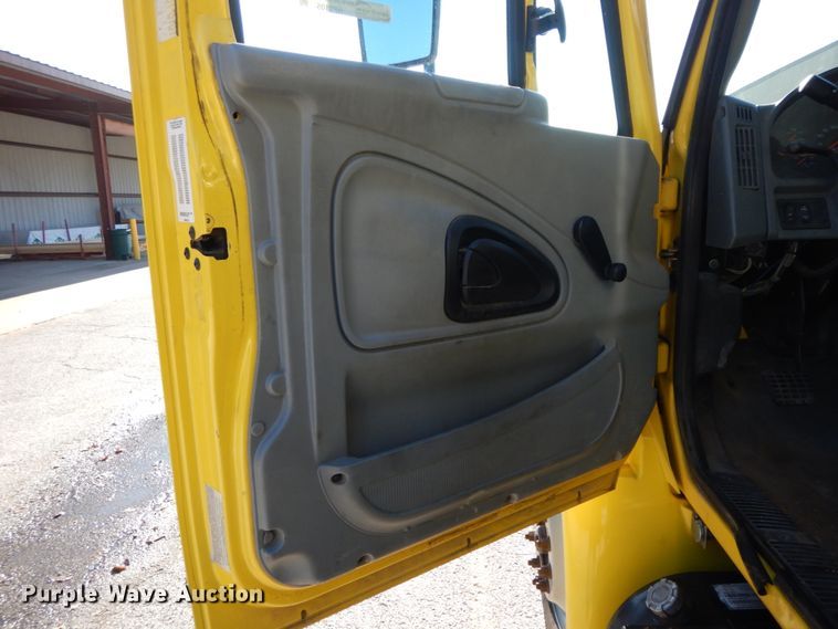 image for item HP9105 2004 International 4300  flatbed truck with conveyor