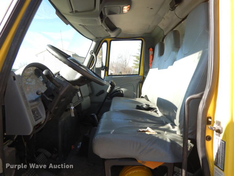 image for item HP9105 2004 International 4300  flatbed truck with conveyor