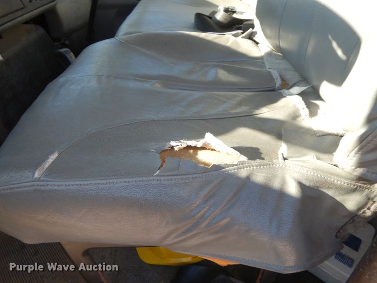 image for item HP9105 2004 International 4300  flatbed truck with conveyor