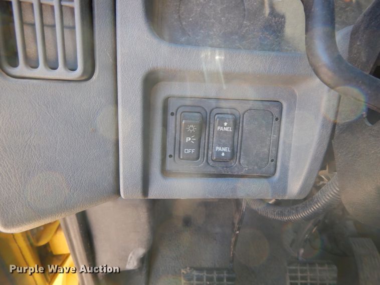 image for item HP9105 2004 International 4300  flatbed truck with conveyor