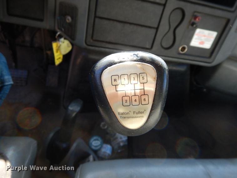 image for item HP9105 2004 International 4300  flatbed truck with conveyor