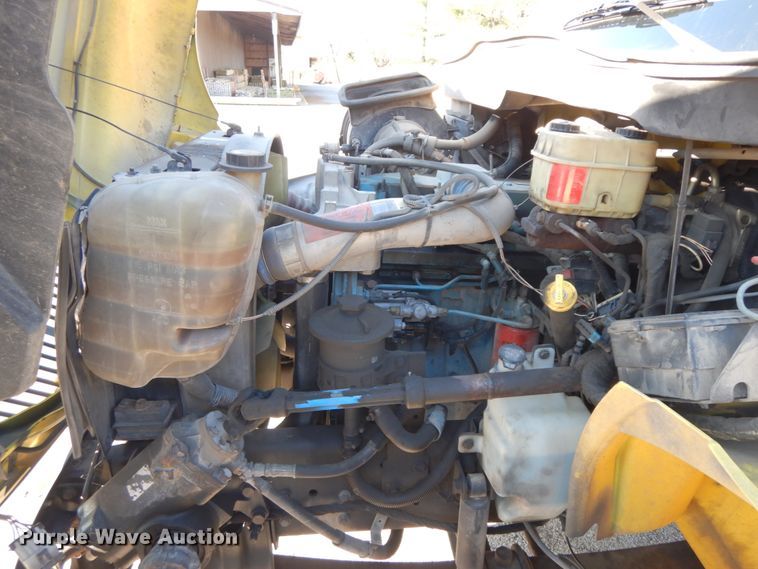 image for item HP9105 2004 International 4300  flatbed truck with conveyor