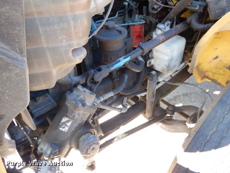 image for item HP9105 2004 International 4300  flatbed truck with conveyor