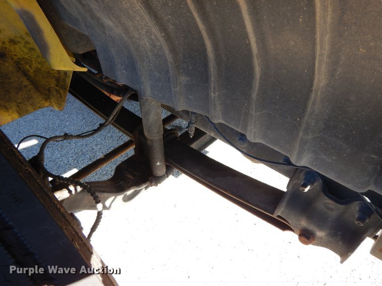 image for item HP9105 2004 International 4300  flatbed truck with conveyor